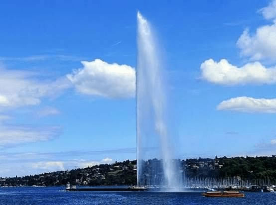 世界最大喷泉最高可喷140米？合7吨水停留在空中？